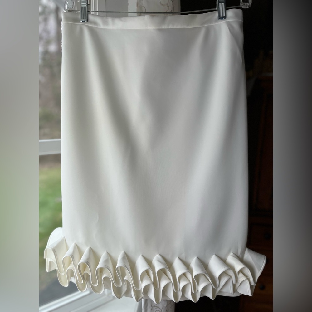 White Pencil Skirt Thick Ruffle Hem Coquette Office Monochrome Bridal Sz L EUC